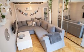 Cozy Modern Nest In The Heart Of Vienna With Netflix